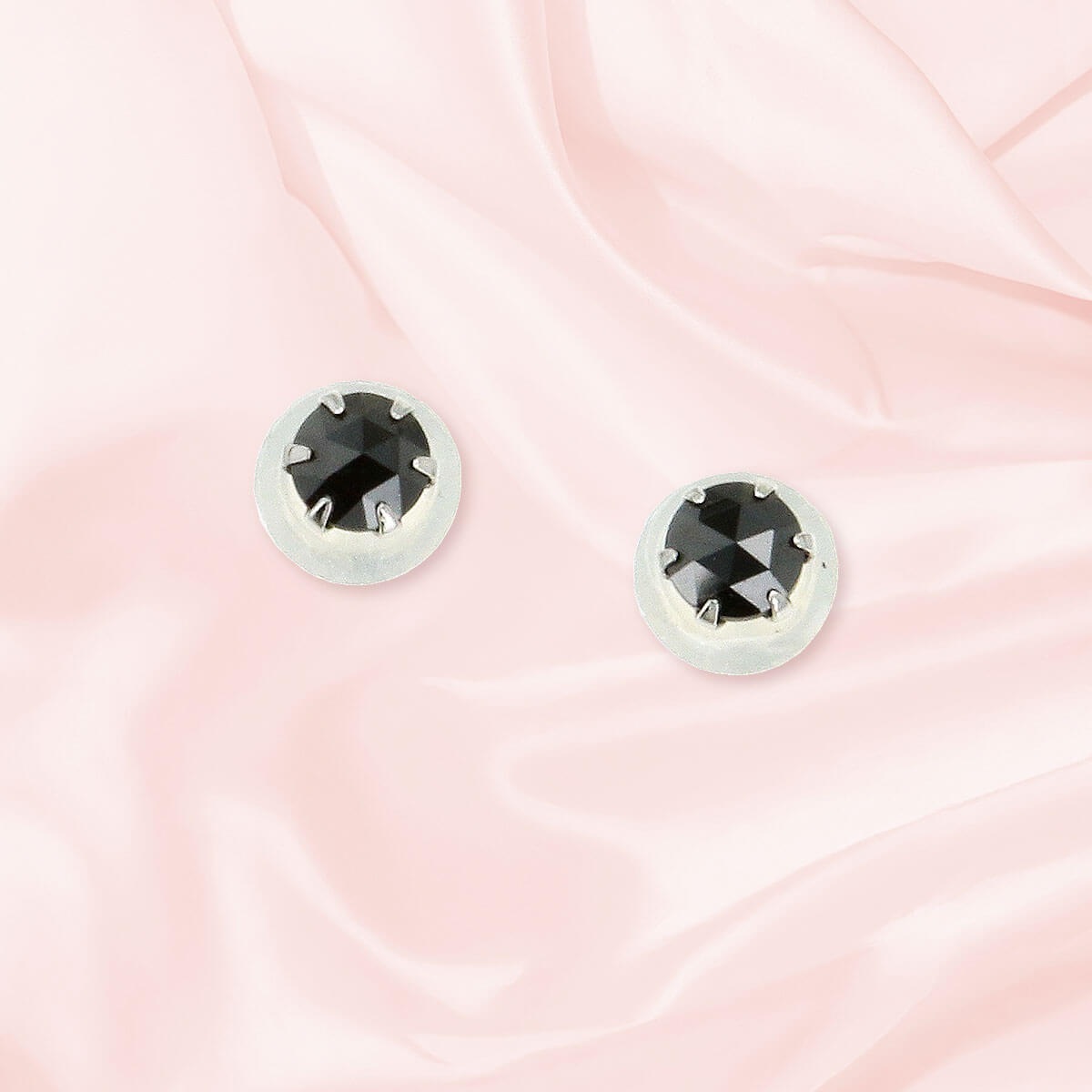 プラチナ　ブラックダイヤピアス　0.3ct