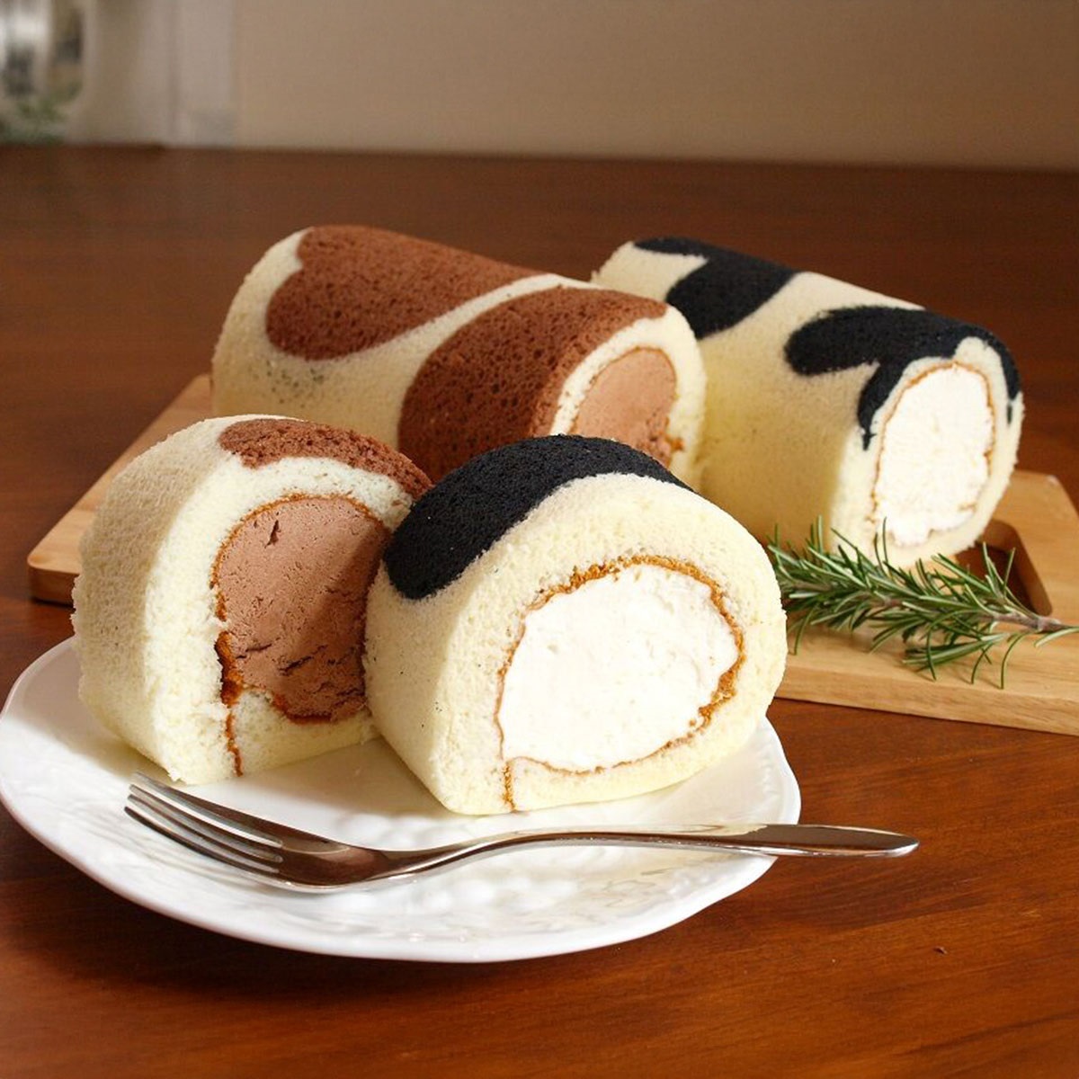 黒沢牧場 牛柄ロールケーキ 16cm×2本セット