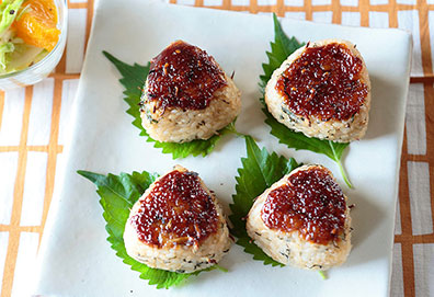 じゃこと大葉のみそ焼きおにぎり